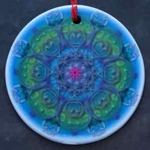 ROUND CERAMIC
ORNAMENT
GREEN BLUE 1